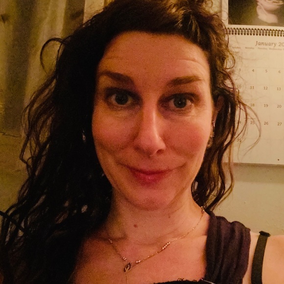 Meet your Posher, Megan - Picture 2 of 3